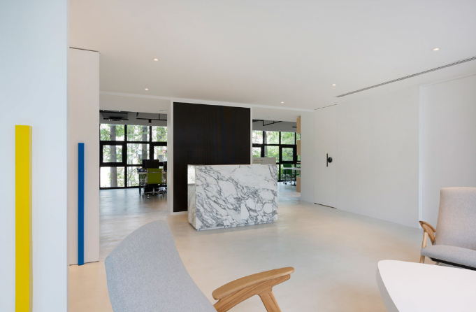 在辦公室裝修設(shè)計(jì)中，如何選購(gòu)合適的地坪漆