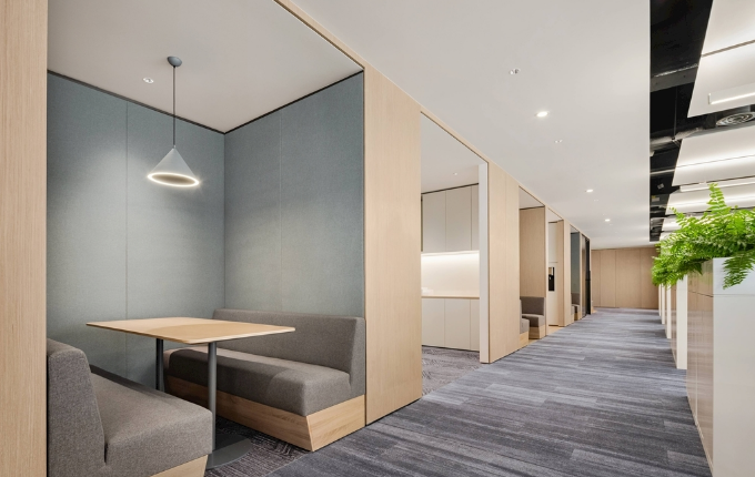 辦公室裝修設(shè)計(jì)：淺黃色地坪漆，打造溫馨高效工作空間